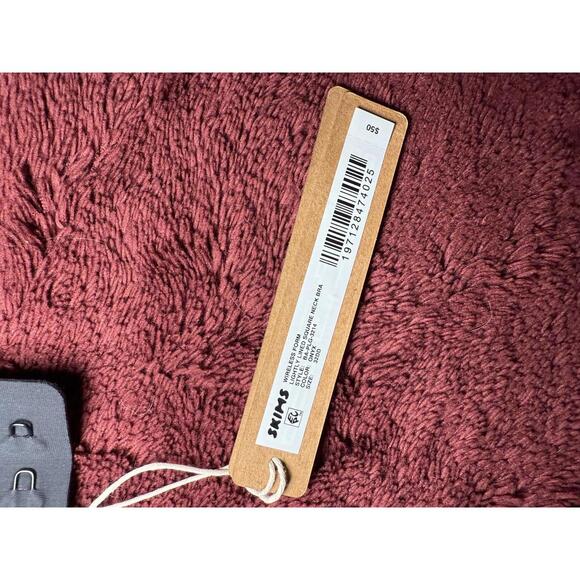 Skims Wireless Form Lightly Lined Square Neck Bra Color ONYX Size 32DD - Picture 3 of 3